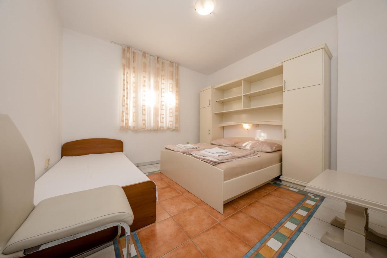 Apartments And Rooms By The Sea Supetarska Draga - Gornja, Rab - 11579 Exterior foto