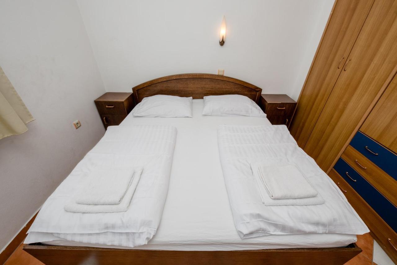 Apartments And Rooms By The Sea Supetarska Draga - Gornja, Rab - 11579 Exterior foto