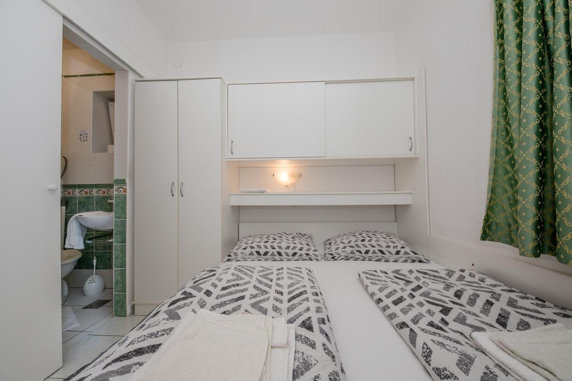 Apartments And Rooms By The Sea Supetarska Draga - Gornja, Rab - 11579 Cameră foto