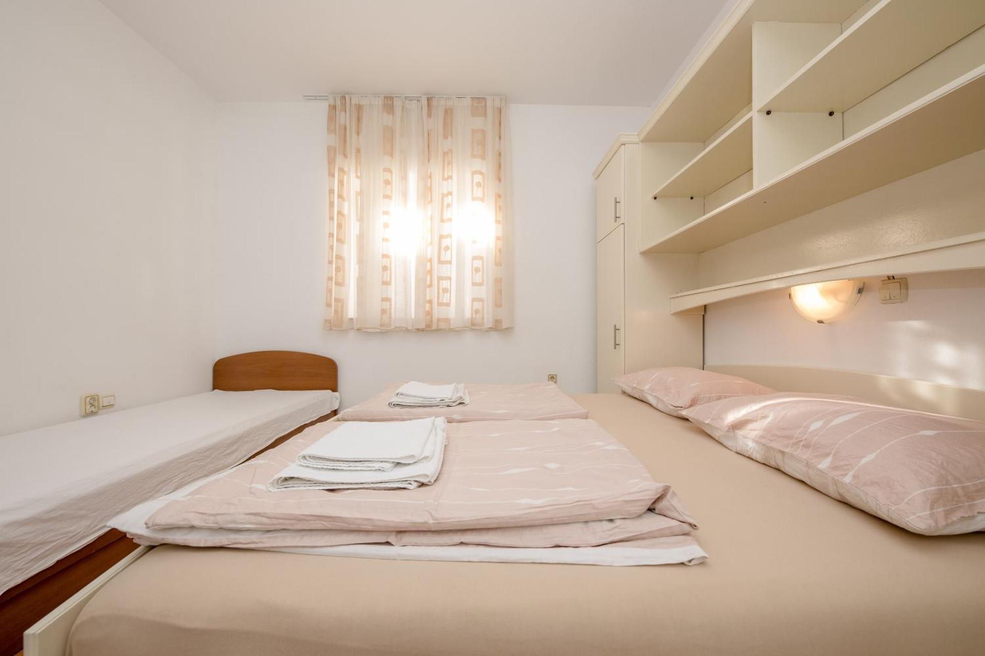 Apartments And Rooms By The Sea Supetarska Draga - Gornja, Rab - 11579 Cameră foto